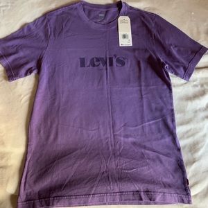 Levi’s Graphic Tee